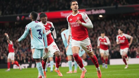 Arsenal không cần phải ngoái lại nhìn ai
